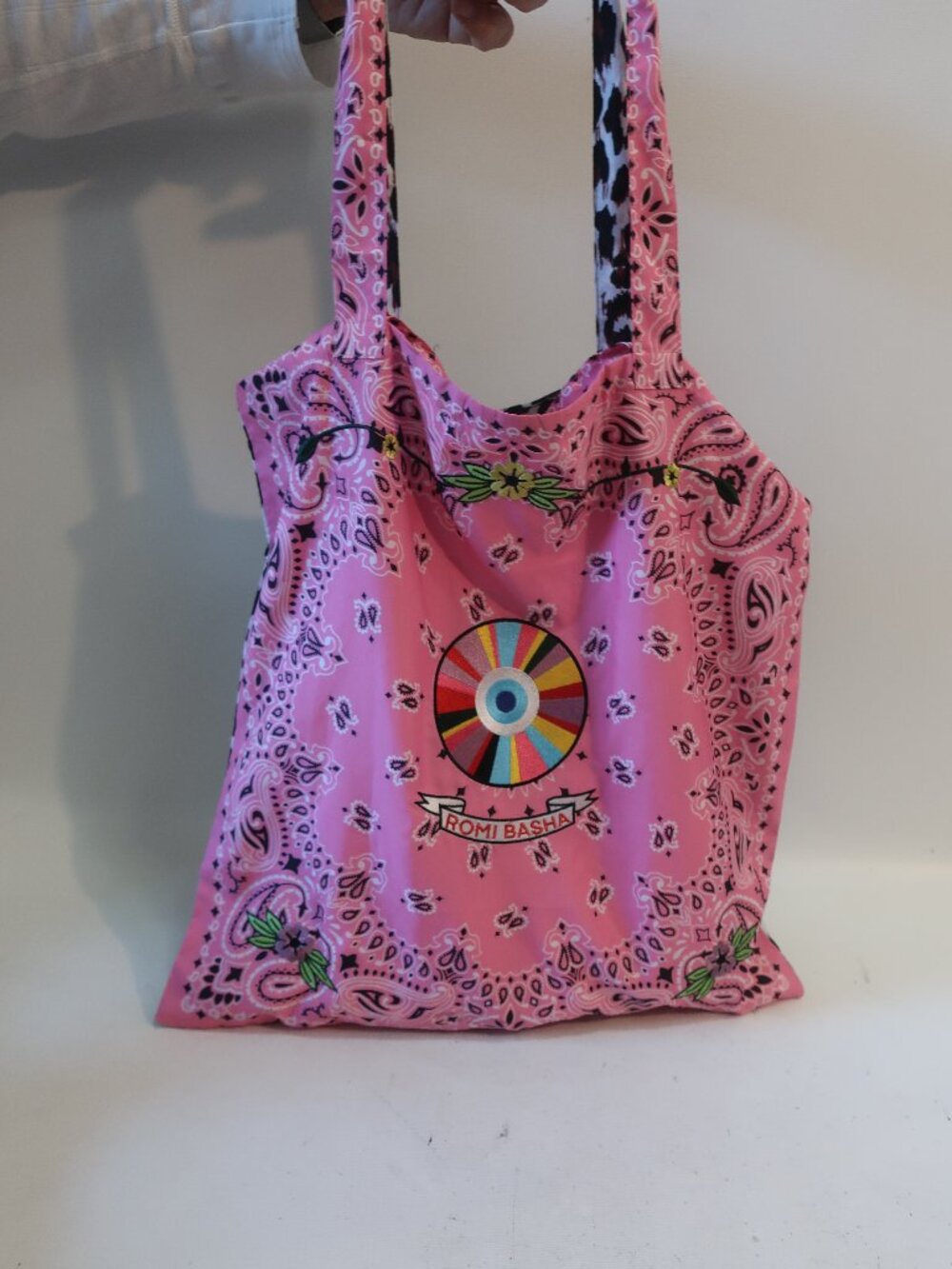 NWT Womens Romi Basha Pink Cheetah Bandana Beach Sac Bag